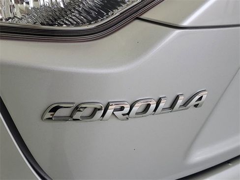 Used 2021 Toyota Corolla LE image 8