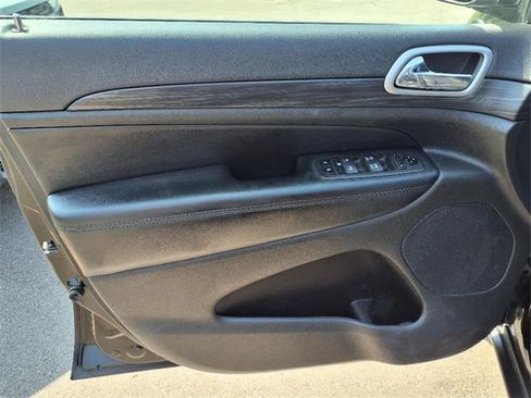 Used 2019 Jeep Grand Cherokee Laredo w/ Security & Convenience Group image 12