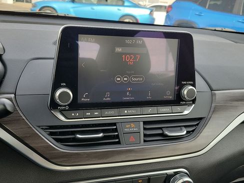 Used 2025 Nissan Altima 2.5 SV FWD image 15
