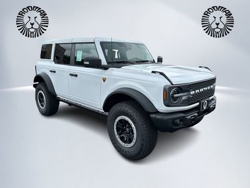 New 2025 Ford Bronco Badlands image 3