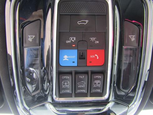 Used 2022 Jeep Grand Cherokee L Overland w/ Off Road Group AWD/4WD image 33