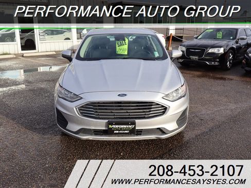 Used 2019 Ford Fusion SE image 2