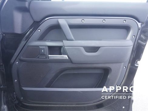 Used 2025 Land Rover Defender 110 S image 21