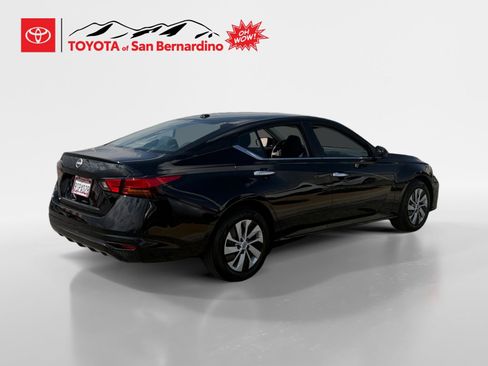 Used 2025 Nissan Altima 2.5 S image 5