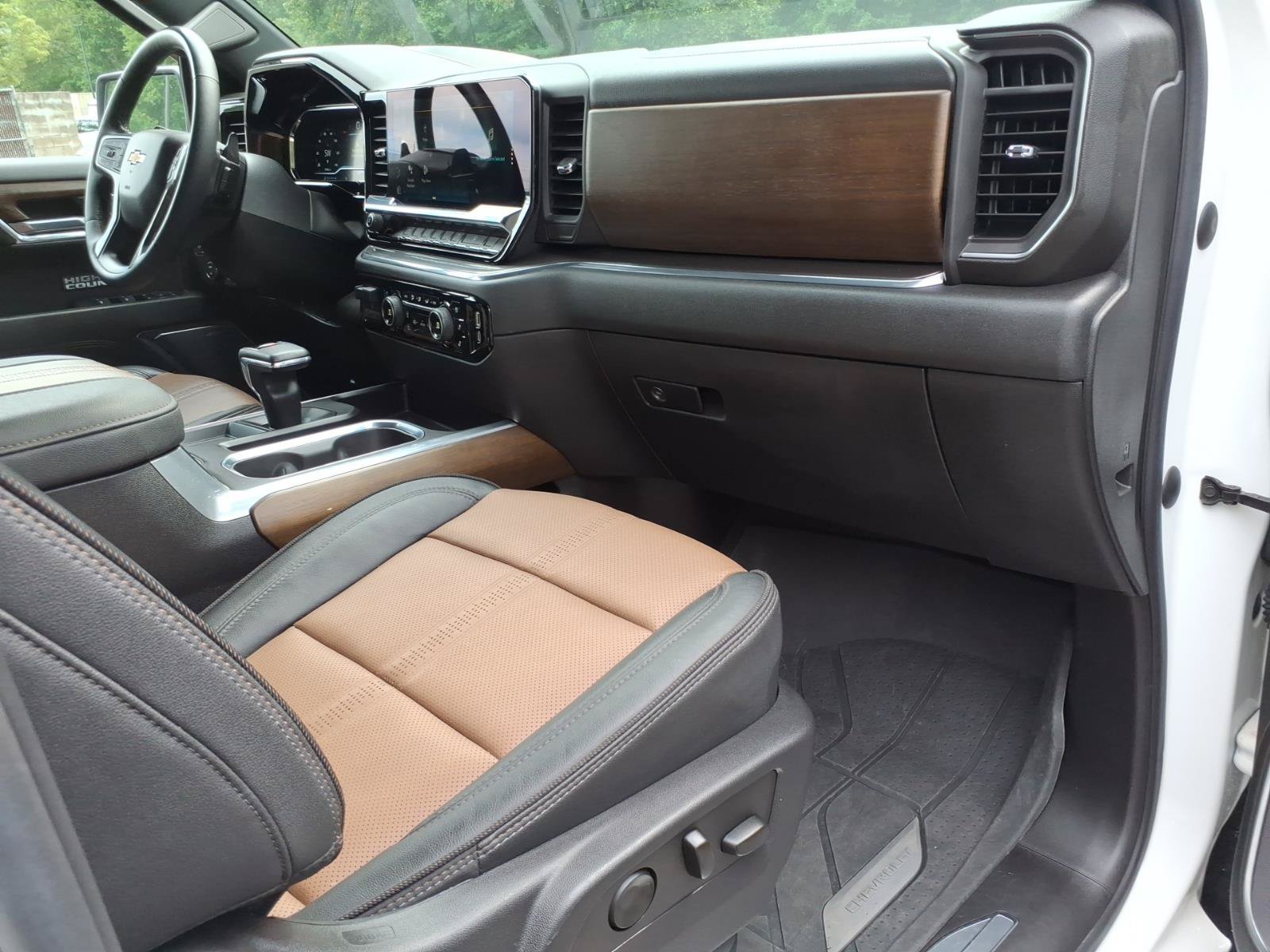 Certified 2023 Chevrolet Silverado 1500 High Country w/ High Country Premium Package AWD/4WD image 10