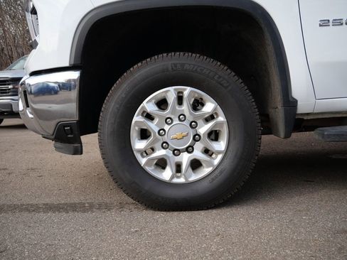 Used 2025 Chevrolet Silverado 2500 LTZ w/ LTZ Premium Package AWD/4WD image 9