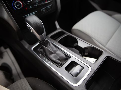 Used 2019 Ford Escape SE image 16