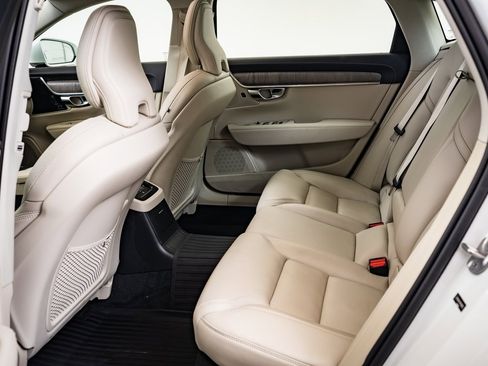 Used 2024 Volvo S90 T8 Ultimate image 34