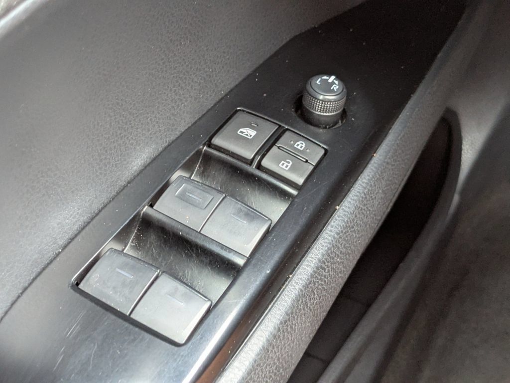 Certified 2025 Toyota Camry SE FWD image 21