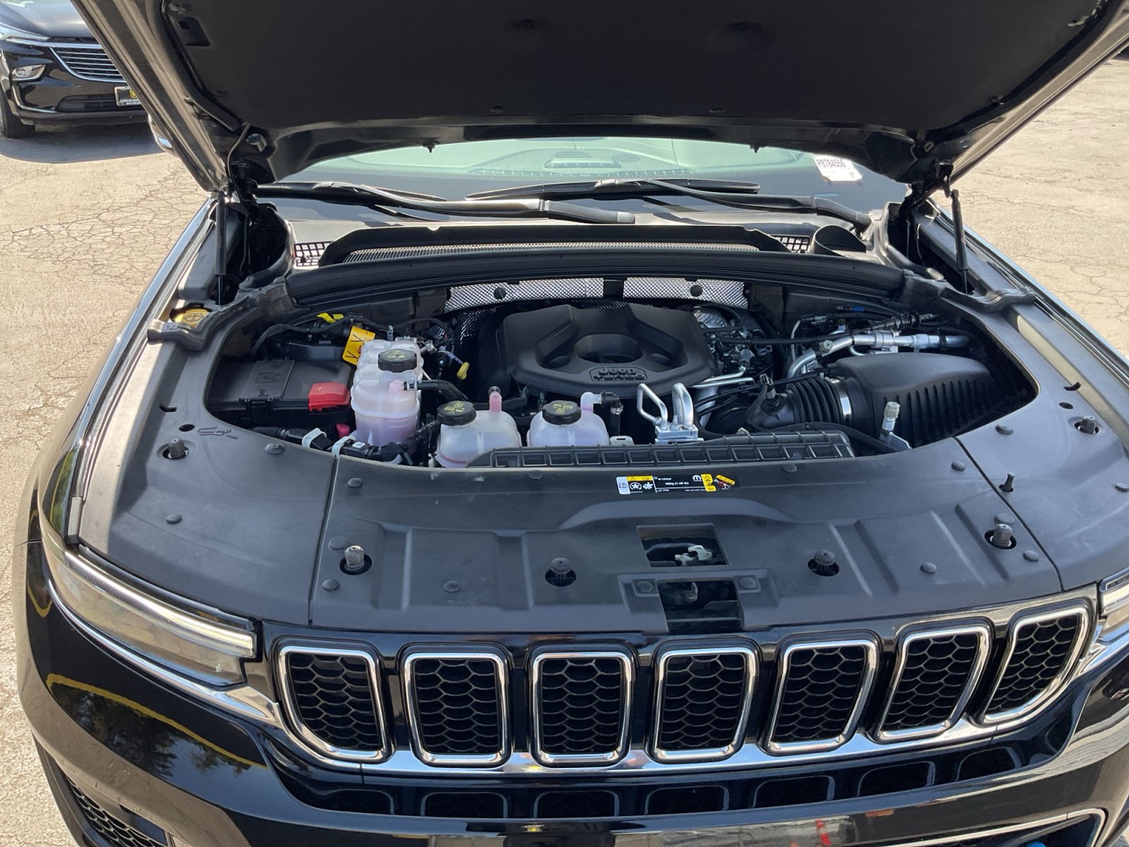 Used 2023 Jeep Grand Cherokee Overland w/ Luxury Tech Group IV AWD/4WD image 22