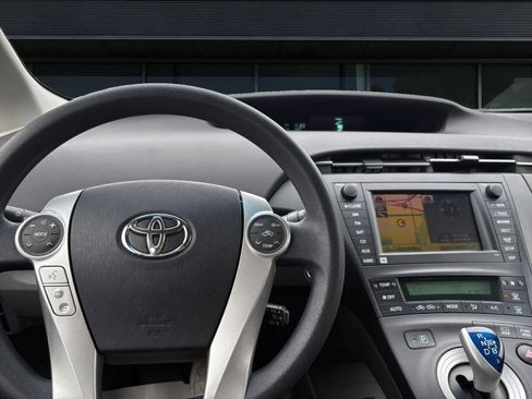 Used 2011 Toyota Prius Three w/ Navigation Pkg image 3