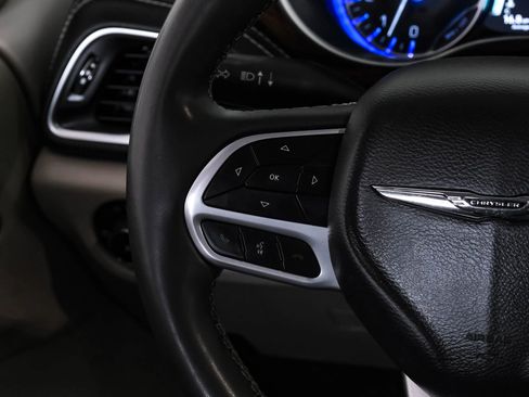 Used 2022 Chrysler Pacifica Limited FWD image 14