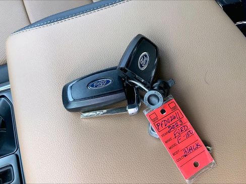 Used 2023 Ford F150 Lariat w/ Trailer Tow Package image 13