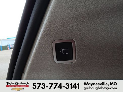 Used 2024 Chrysler Pacifica Touring-L FWD image 32