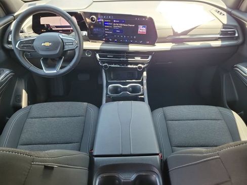 Certified 2026 Chevrolet Traverse LT w/ Sun and Wheel Package FWD image 17
