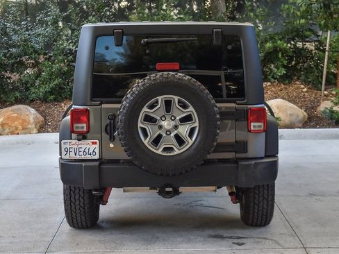 Used 2018 Jeep Wrangler Unlimited Rubicon w/ Connectivity Group image 5