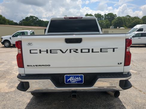 Used 2024 Chevrolet Silverado 2500 LT w/ Convenience Package AWD/4WD image 4