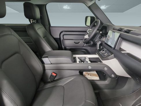 Used 2025 Land Rover Defender 90 S image 20