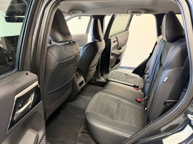 Used 2025 Mitsubishi Outlander SE FWD image 29