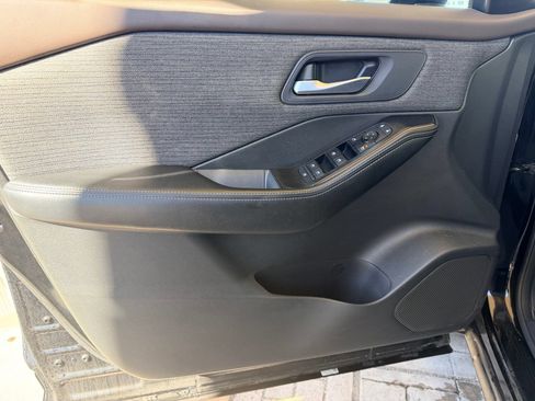 Used 2023 Nissan Rogue SV AWD/4WD image 10