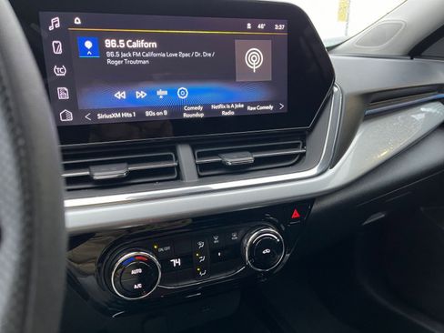 Used 2025 Chevrolet Trax LT image 21