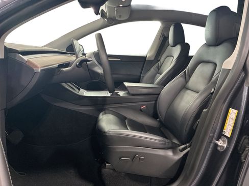 Certified 2023 Tesla Model Y Long Range AWD/4WD image 9