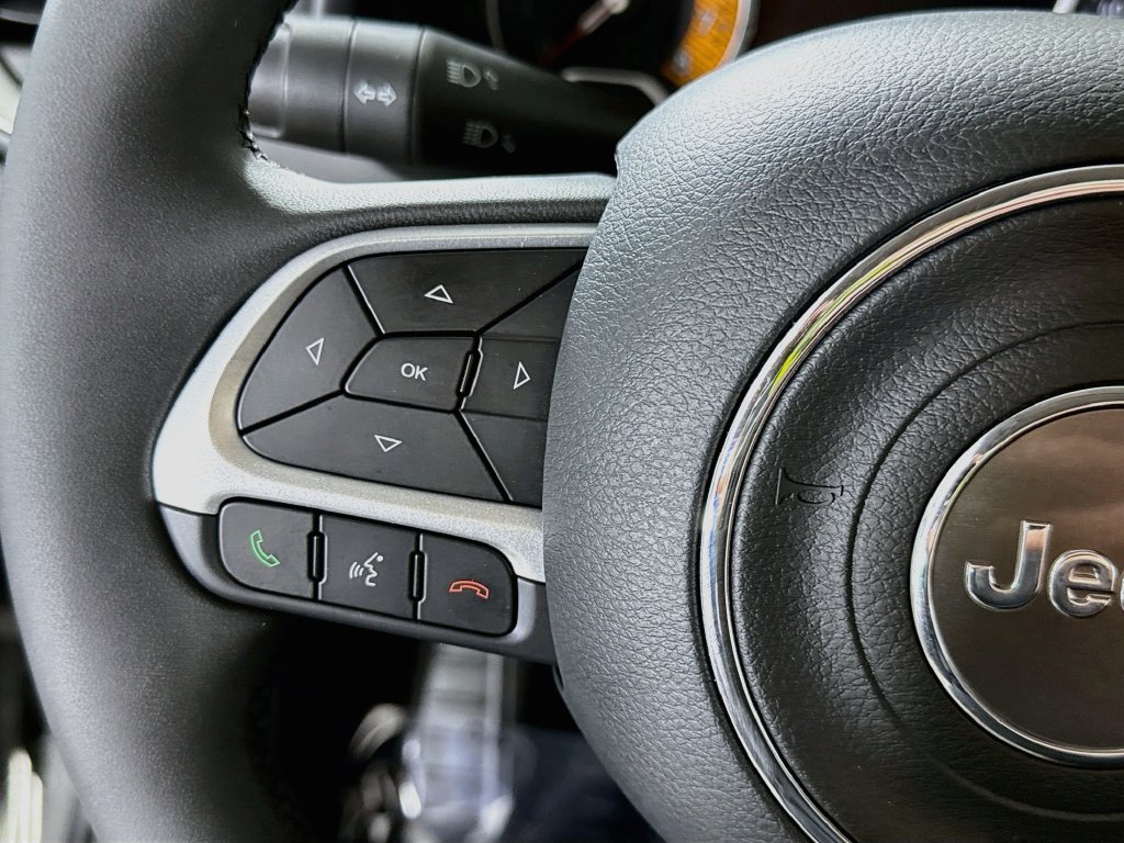 Used 2021 Jeep Renegade Latitude AWD/4WD image 21