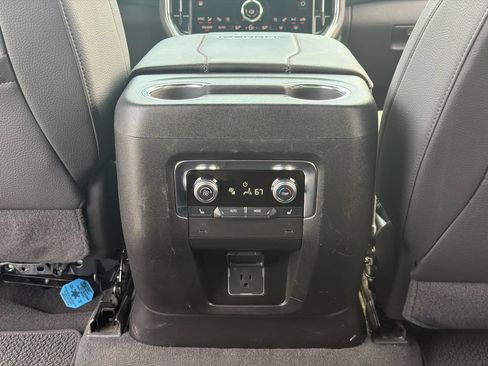 Used 2025 GMC Yukon XL Denali AWD/4WD image 20