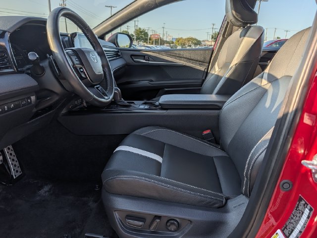 Used 2025 Toyota Camry SE FWD image 26