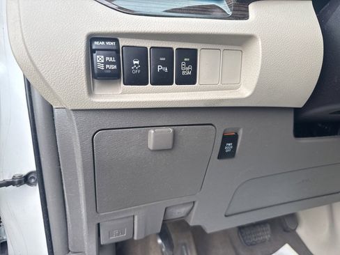 Used 2016 Toyota Sienna XLE image 19