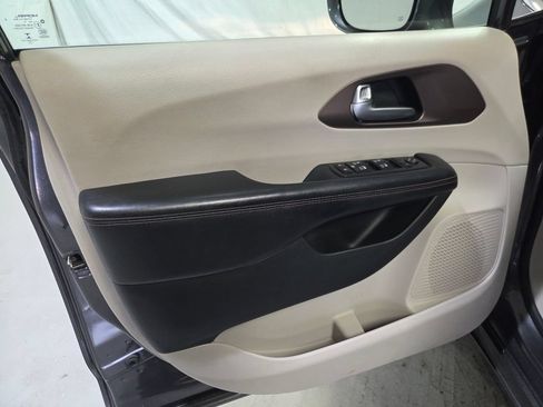 Certified 2018 Chrysler Pacifica Touring-L Plus FWD image 22