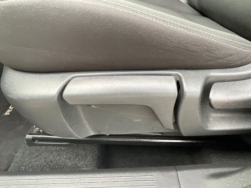 Used 2023 Nissan Rogue S image 25