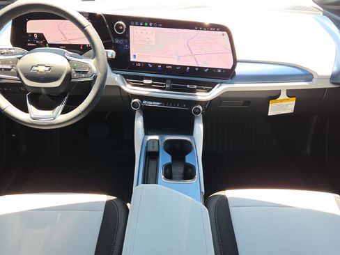 Used 2026 Chevrolet Equinox EV LT w/ LPO, All-Weather Mat Package AWD/4WD image 15