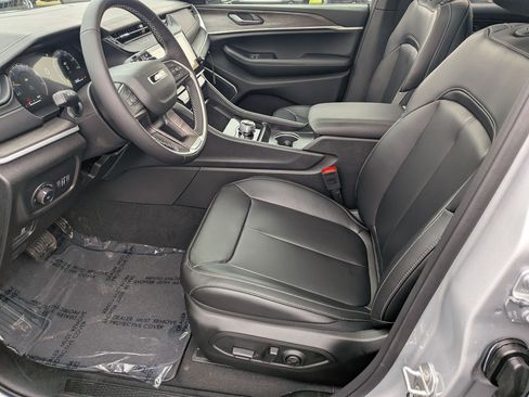 New 2026 Jeep Grand Cherokee L Limited w/ Limited Altitude Package AWD/4WD image 12