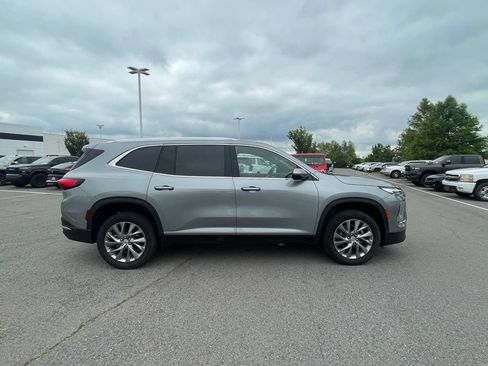 Used 2025 Buick Enclave Preferred FWD image 3