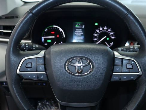 Used 2022 Toyota Sienna XLE AWD/4WD image 18