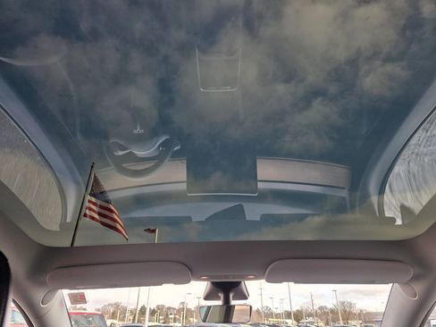 Used 2021 Tesla Model Y Long Range image 11