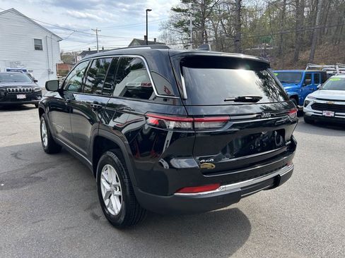 Used 2024 Jeep Grand Cherokee Laredo X image 3