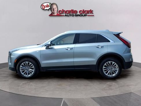 Used 2025 Cadillac XT4 Premium Luxury FWD image 2