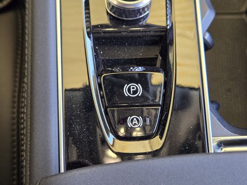 Used 2025 Volvo XC90 B6 Ultra w/ Protection Package Premier image 28