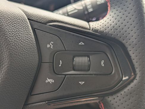 Used 2025 Chevrolet Trax RS w/ Driver Confidence Package FWD image 27