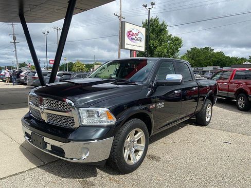 Used 2017 RAM 1500 Laramie AWD/4WD image 9