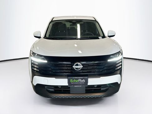 Used 2025 Nissan Kicks SV AWD/4WD image 2