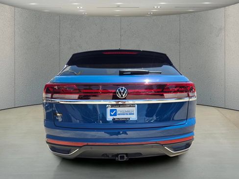 Used 2026 Volkswagen Atlas Cross Sport SE w/ Black Wheel Package FWD image 4