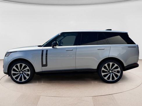 Used 2025 Land Rover Range Rover SE AWD/4WD image 2