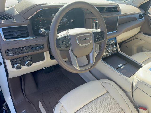 Used 2023 GMC Yukon Denali AWD/4WD image 16