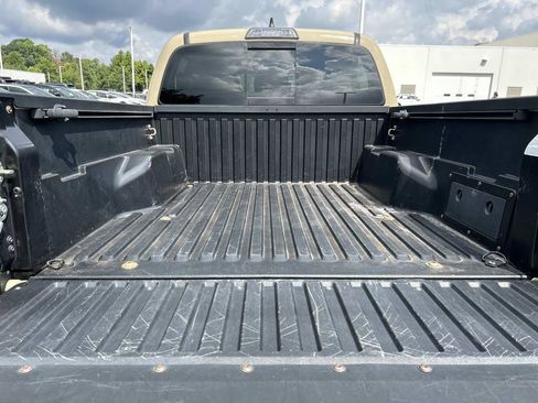 Used 2019 Toyota Tacoma SR5 RWD image 11