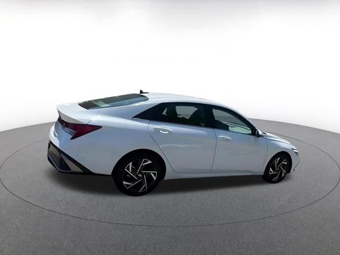 Used 2025 Hyundai Elantra SEL FWD image 15