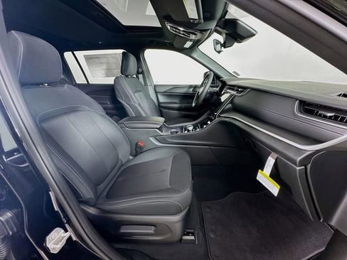 New 2025 Jeep Grand Cherokee L Laredo w/ Luxury Tech Group I image 32