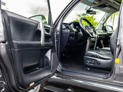 Used 2018 Toyota 4Runner Limited AWD/4WD image 17